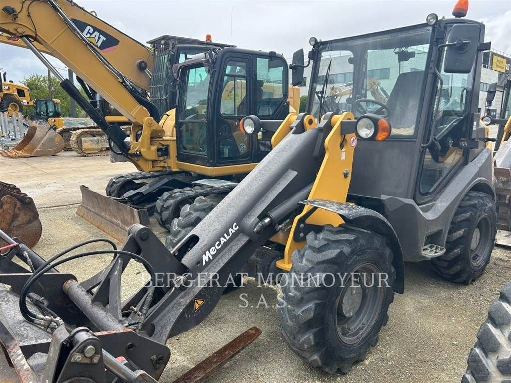 E-FARM: Mecalac ax850 - Chargeuse sur pneus - id 4KC6WER - 33 000 € - Année: 2019 - Lecture du nombre d'heure: 1 681,France