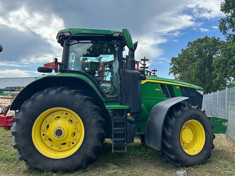 John Deere 7R 330 Tractor €185,000