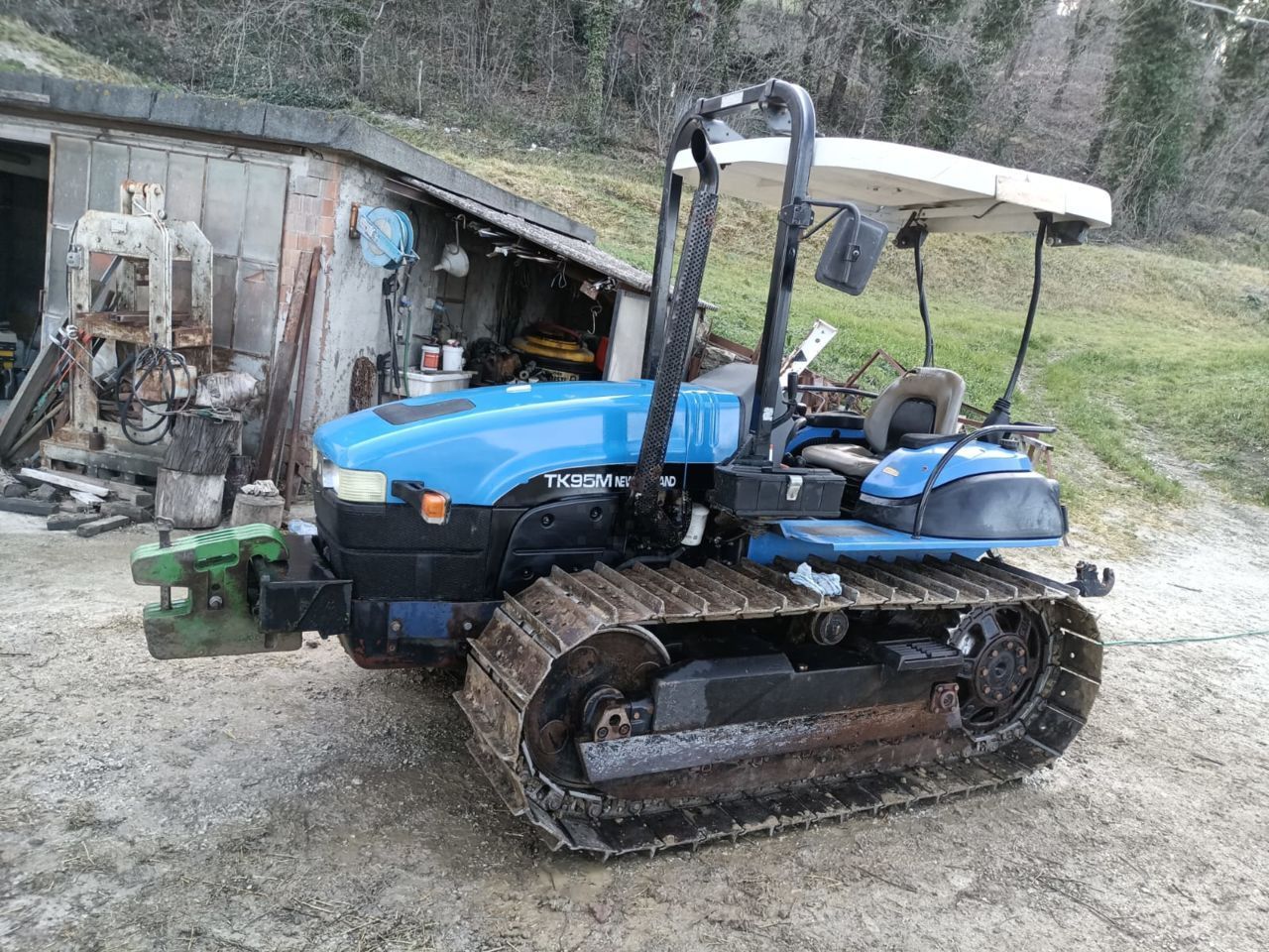 E-FARM: New Holland TK 95 M - Trattore - id 2CIGD7I - 29.000 € - Anno di costruzione: 2003 - Ore: 5.700,Potenza del motore: 95,Italia