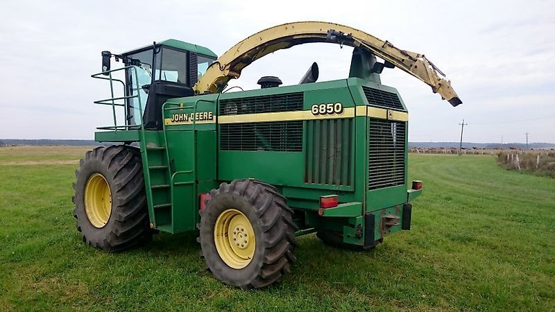 E-FARM: John Deere 6850 - Self propelled forage harvester - id U3IUEKN - €31,707 - Year of construction: 2001 - Engine hours: 4,562,Poland