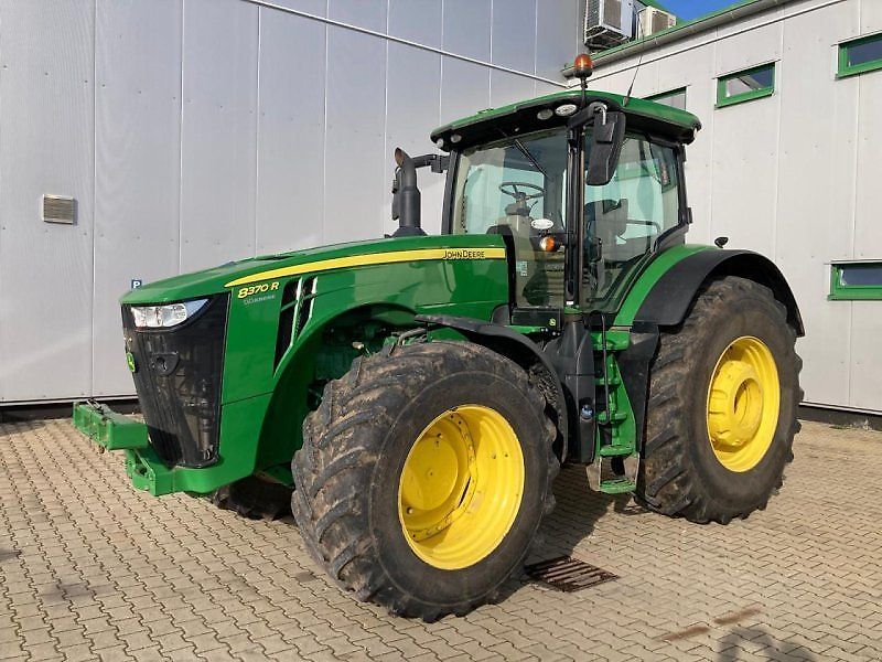 John Deere 8370 R Tractor €132,900