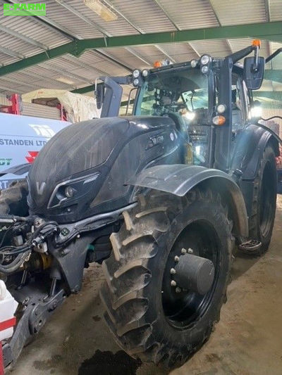 E-FARM: Valtra T214 - Tractor - id WPSF93K - €73,522 - Year of construction: 2019 - Engine hours: 6,000,Engine power (HP): 215,United Kingdom