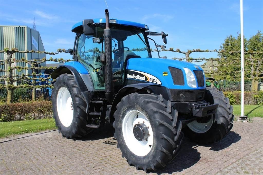 New Holland TS 135 A Traktor 27 500 €