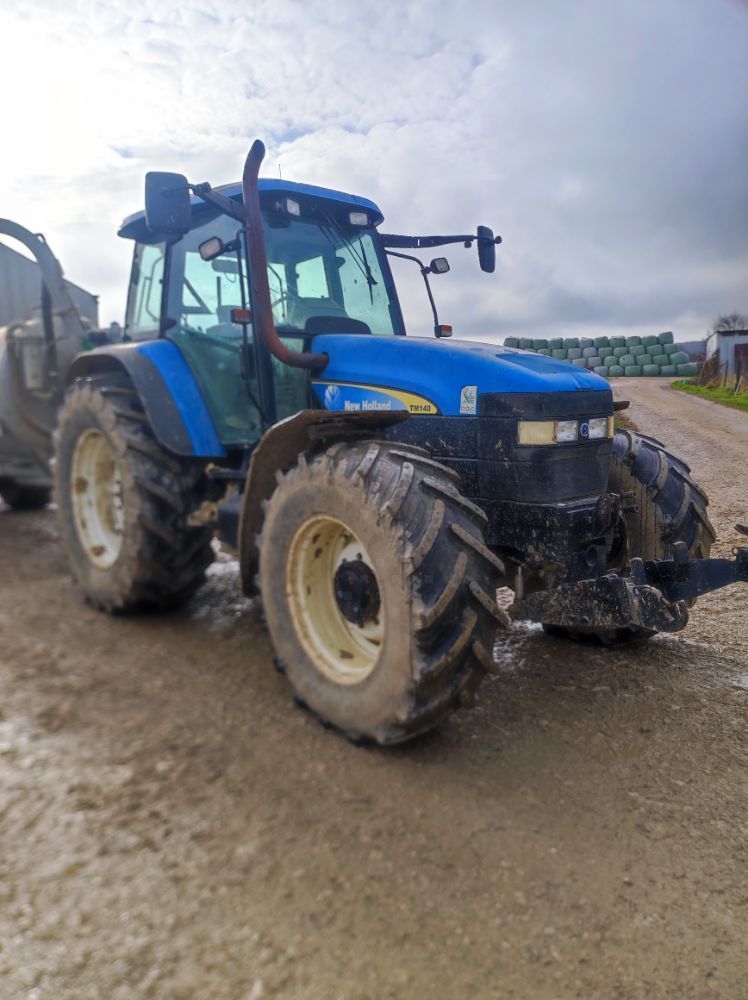 E-FARM: New Holland TM140 - Tractor - id RNQS8FJ - Año: 2005 - Horas: 10.250,Potencia del motor: 140,Francia