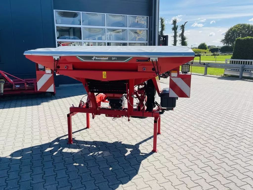 Kverneland df 1 fronttank Sembradora complementaria