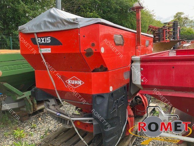 Kuhn axis 40.2 m-emc Fertiliser spreader €9,500