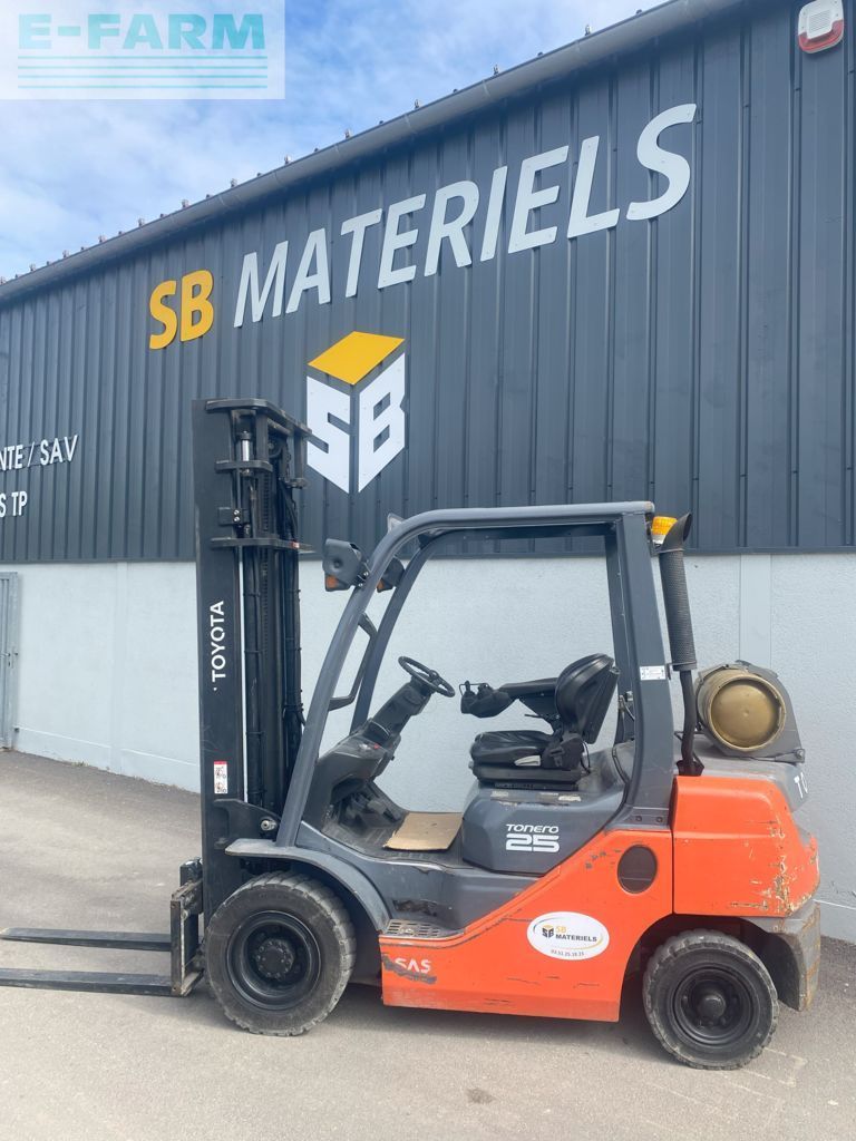 TOYOTA 06-8fg25 Gabelstapler 16.500 €