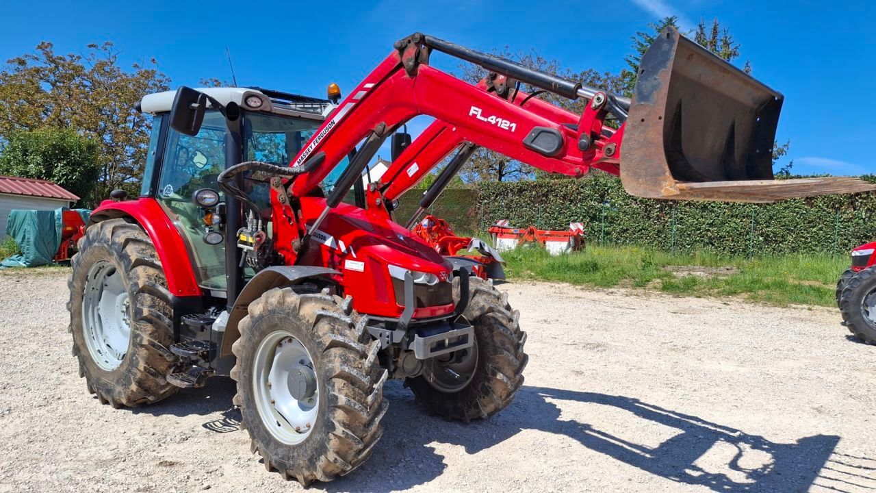 E-FARM: Massey Ferguson 5712M - Tracteur - id JA3KZTN - 60 000 € - Année: 2017 - Lecture du nombre d'heure: 4 250,Puissance du moteur (chevaux): 120,France