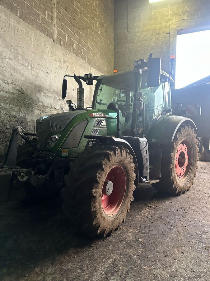 E-FARM: Fendt 516 Vario - Traktor - id REEAXZ1 - 130.000 € - Baujahr: 2022 - Abgelesene Motorstunden: 2.700,Motorleistung (PS): 160,Frankreich