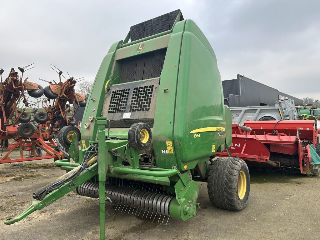 E-FARM: John Deere 864 - Ballenpresse - id DYIJTWW - 17.000 € - Baujahr: 2016 - Ballenanzahl: 10.000,Frankreich