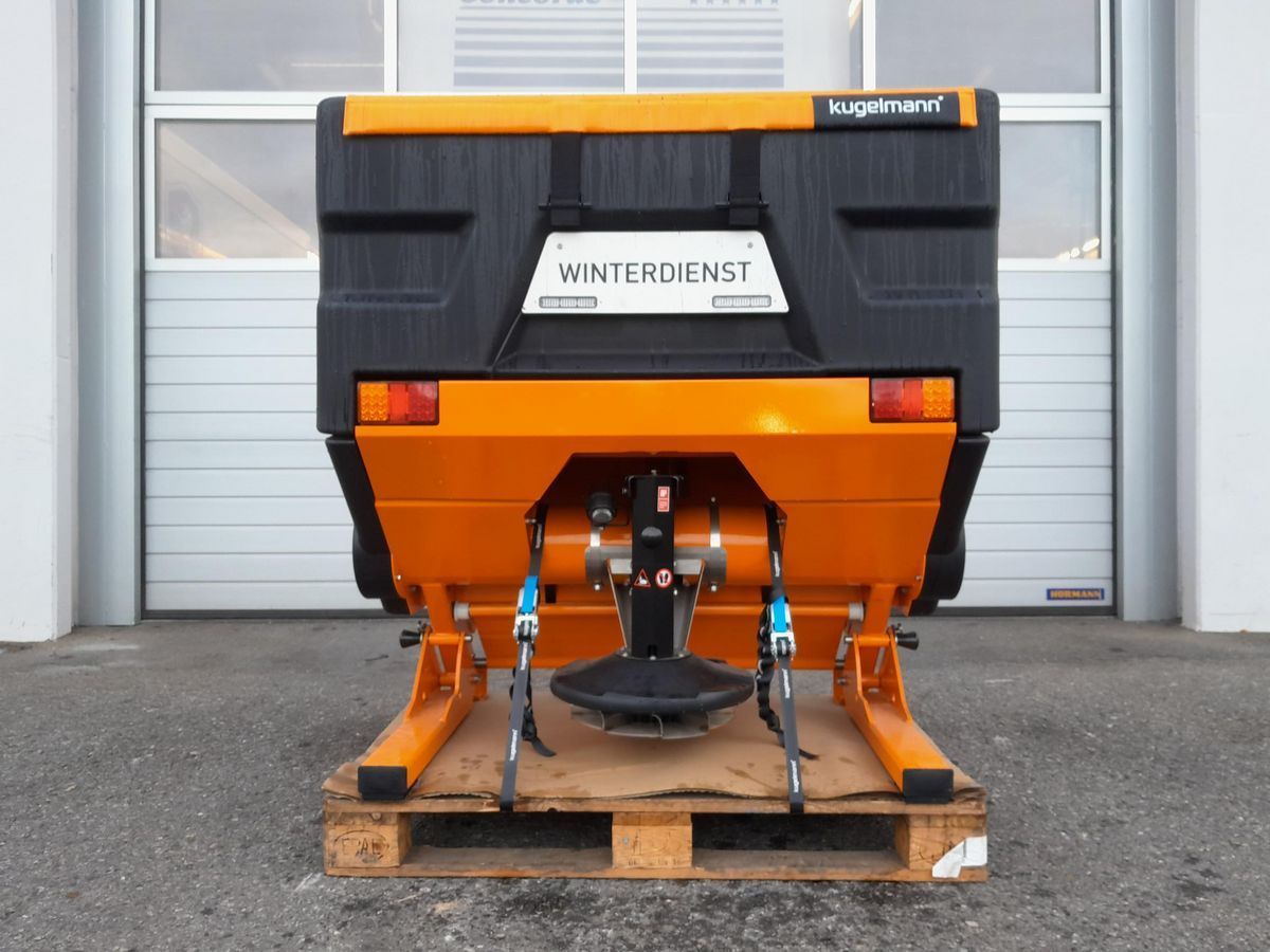 E-FARM: Kugelmann d 601 0.6m³ va dreipunktstreuer - Municipal equipment - id B56YJT3 - €14,584 - Year of construction: 2023 - Austria