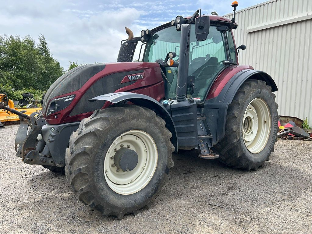 E-FARM: Valtra T214 - Tracteur - id DAKBGMA - 75 000 € - Année: 2019 - Lecture du nombre d'heure: 4 200,Puissance du moteur (chevaux): 215,France