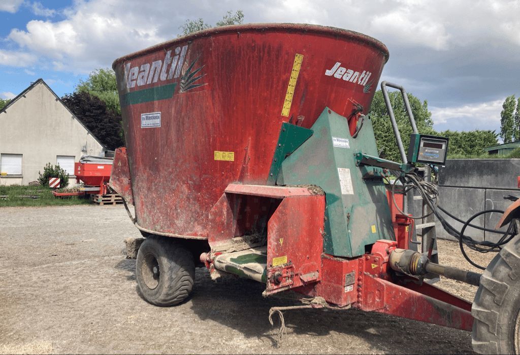E-FARM: Jeantil mvv 12 - Mixer feeder - id ULCHIME - Year of construction: 2007 - France