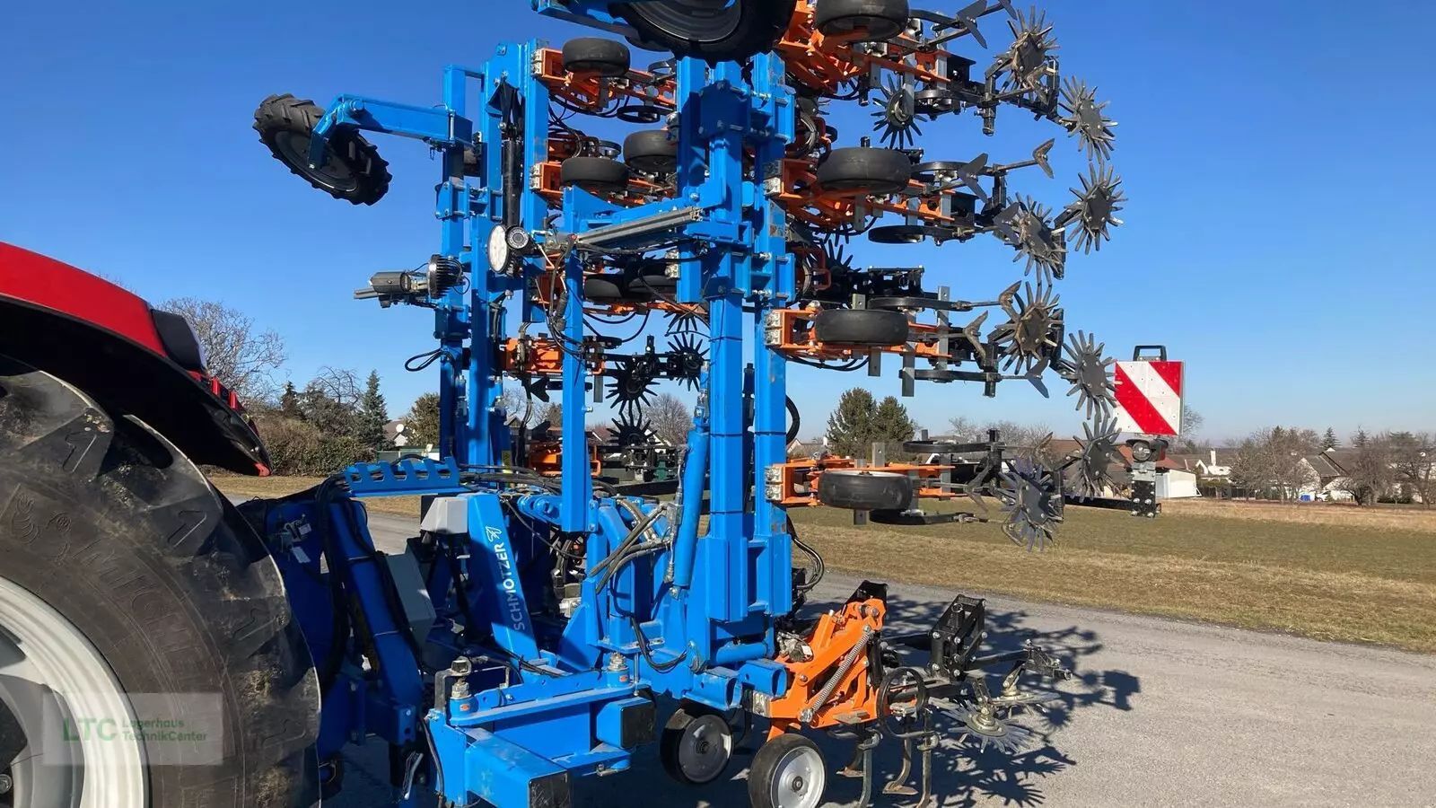 E-FARM: sonstige heckanbau hackmaschine - Désherbage mécanique - id 62CZ5C3 - 71 250 € - Année: 2022 - Autriche