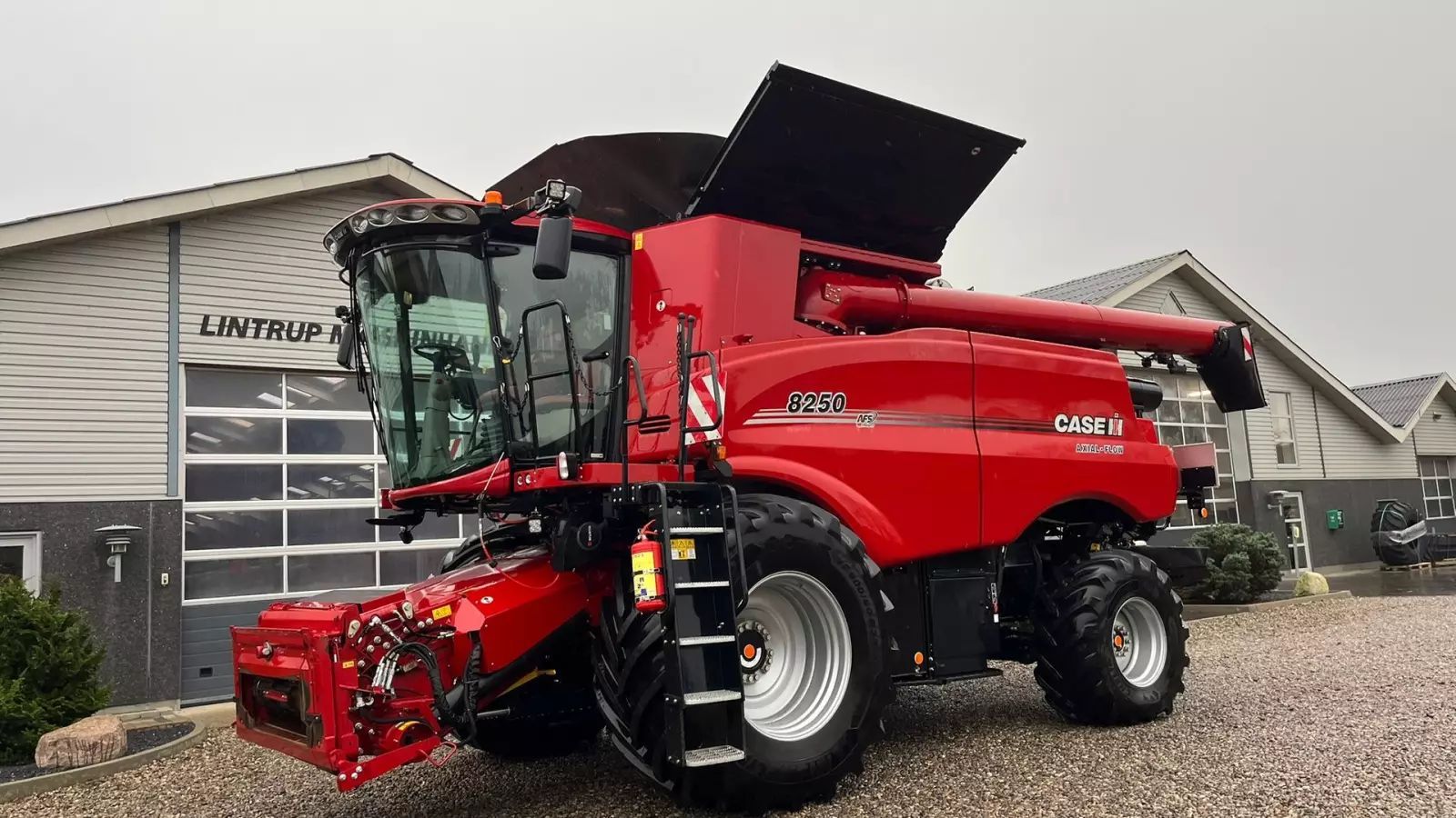 Case IH Axial-Flow 8250 Combine harvester €292,618