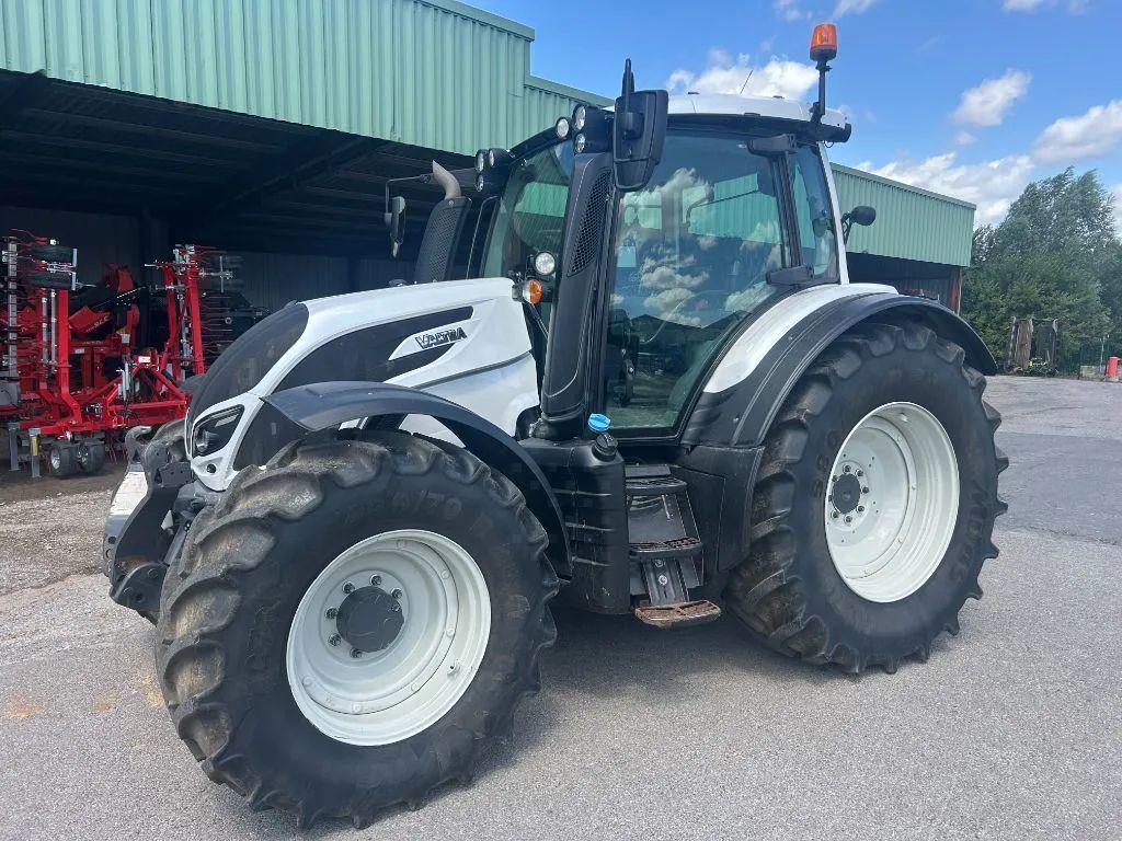 E-FARM: Valtra N174 - Tractor - id GLB1RSI - €58,000 - Year of construction: 2013 - Engine hours: 6,355,Engine power (HP): 170,France