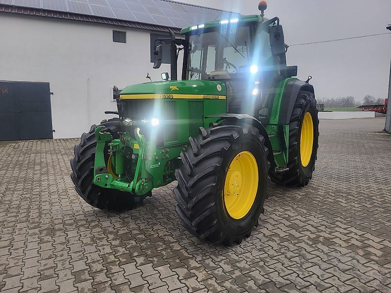 John Deere 6910 Trattore 36.524 €