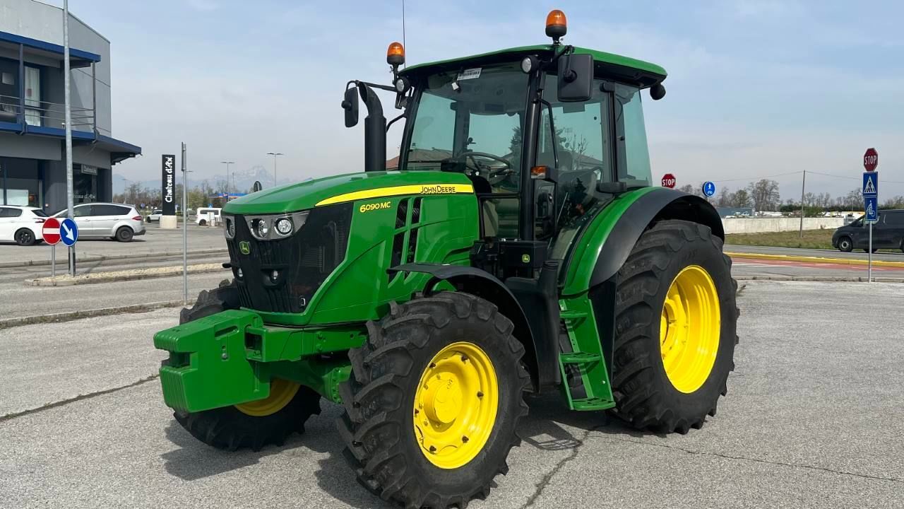 E-FARM: John Deere 6090 MC - Traktor - id AE6BVD2 - 56.000 € - Baujahr: 2015 - Abgelesene Motorstunden: 757,Motorleistung (PS): 95,Frankreich