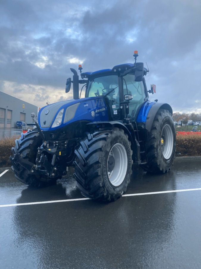 New Holland T7.275 Tractor €136,000