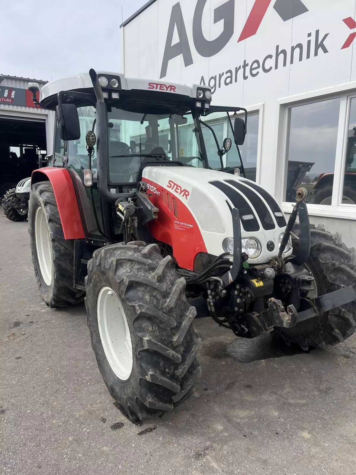 E-FARM: Steyr 9105MT - Tractor - id ULWDRYH - €48,333 - Year of construction: 2011 - Engine hours: 7,300,Engine power (HP): 105,Austria