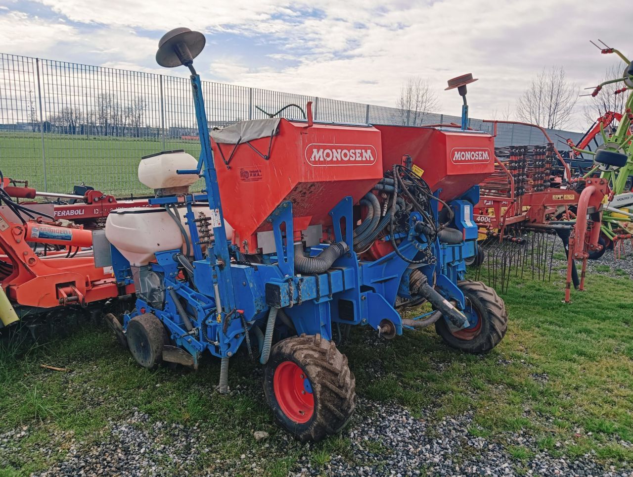 E-FARM: Monosem ng plus 4 6r - Taladro de precisión - id 1EGATAA - 16.000 € - Año: 2016 - Italia