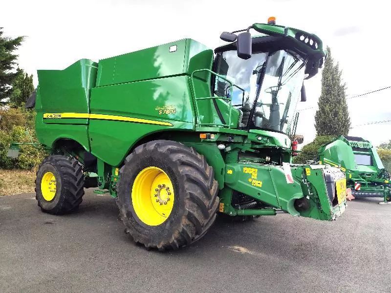 John Deere S780 Combine harvester €182,000
