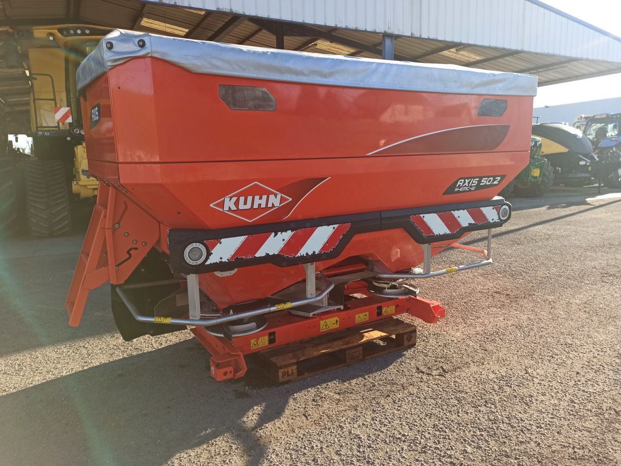 E-FARM: Kuhn axis 50.2 h-emc-w - Rozsiewacz nawozów - id TAZKFLN - 21 000 € - Rok produkcji: 2019 - Francja
