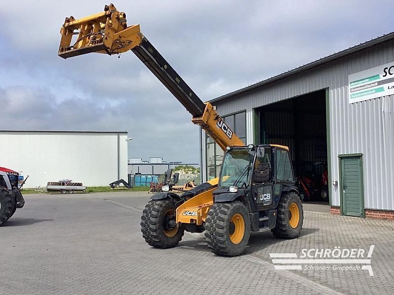E-FARM: JCB 541-70 AGRI - Teleskoplader - id JWGUSKR - 44.885 € - Baujahr: 2017 - Abgelesene Motorstunden: 5.219,Motorleistung (PS): 148,Deutschland