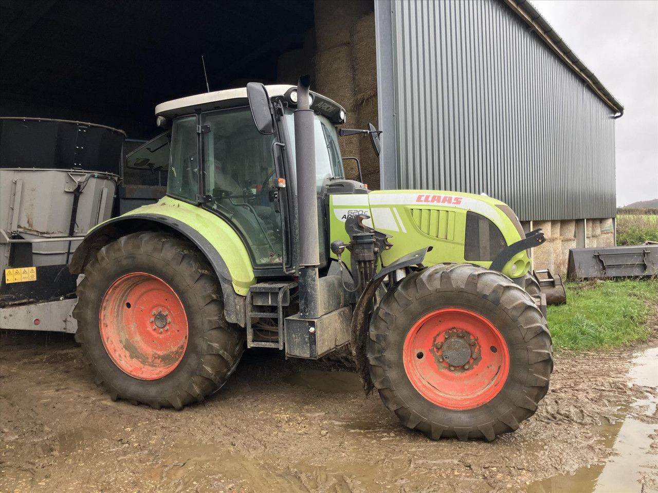 E-FARM: Claas Arion 620 - Tracteur - id GSU4Y5R - 33 433 € - Année: 2011 - Lecture du nombre d'heure: 7 500,Puissance du moteur (chevaux): 145,Royaume-Uni