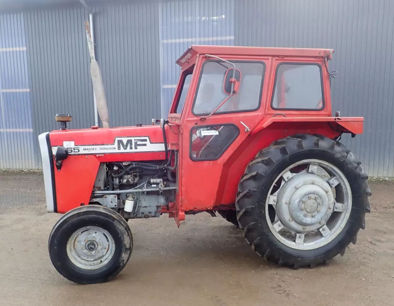 Massey Ferguson 265 Tractor