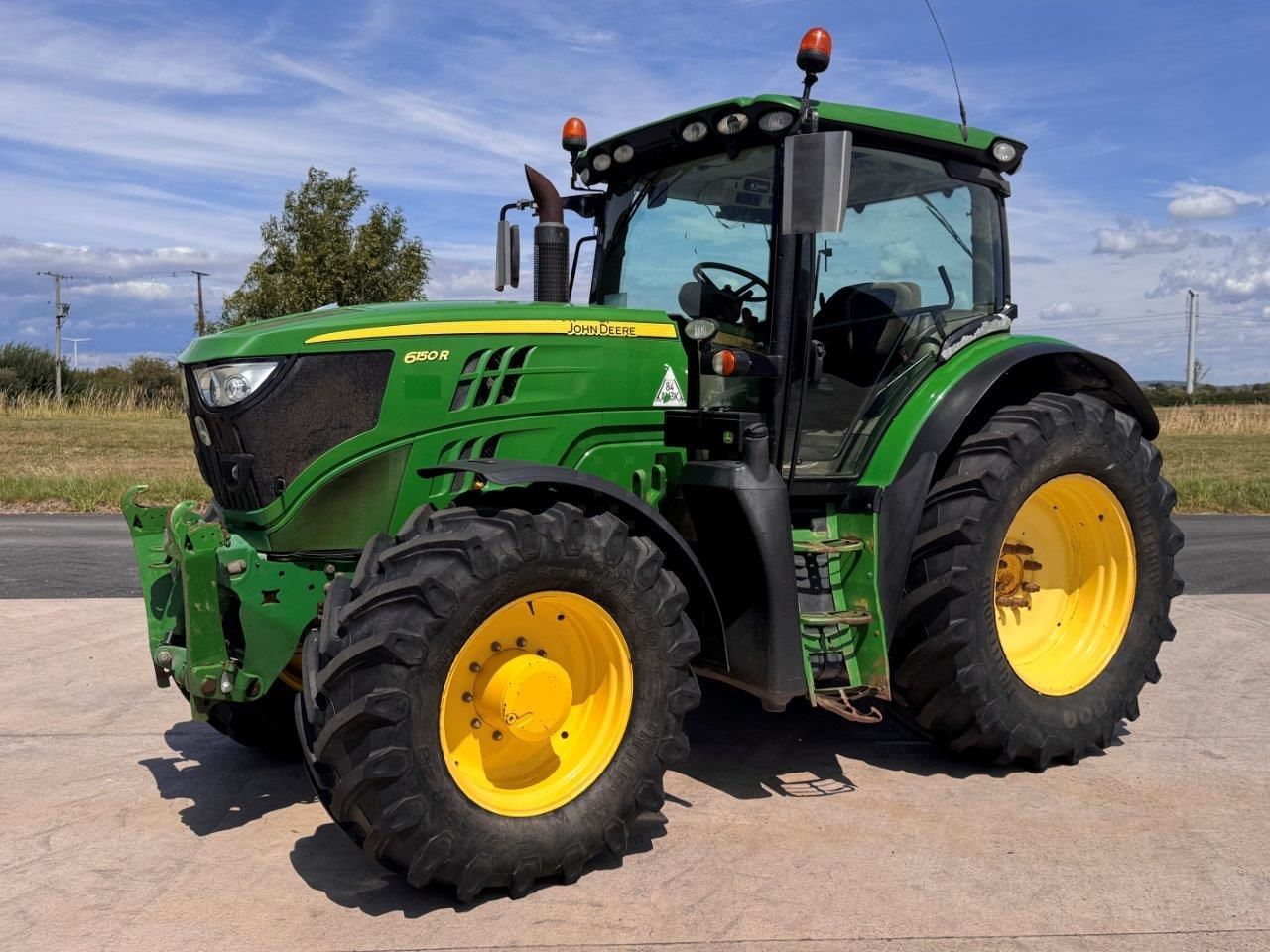 E-FARM: John Deere 6150 R - Tractor - id UF1HEPU - €41,226 - Year of construction: 2016 - Engine hours: 10,700,Engine power (HP): 150,United Kingdom
