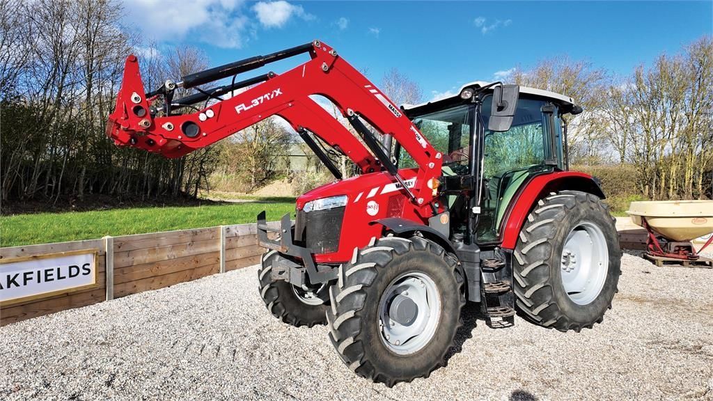Massey Ferguson 5710 Tractor €37,562