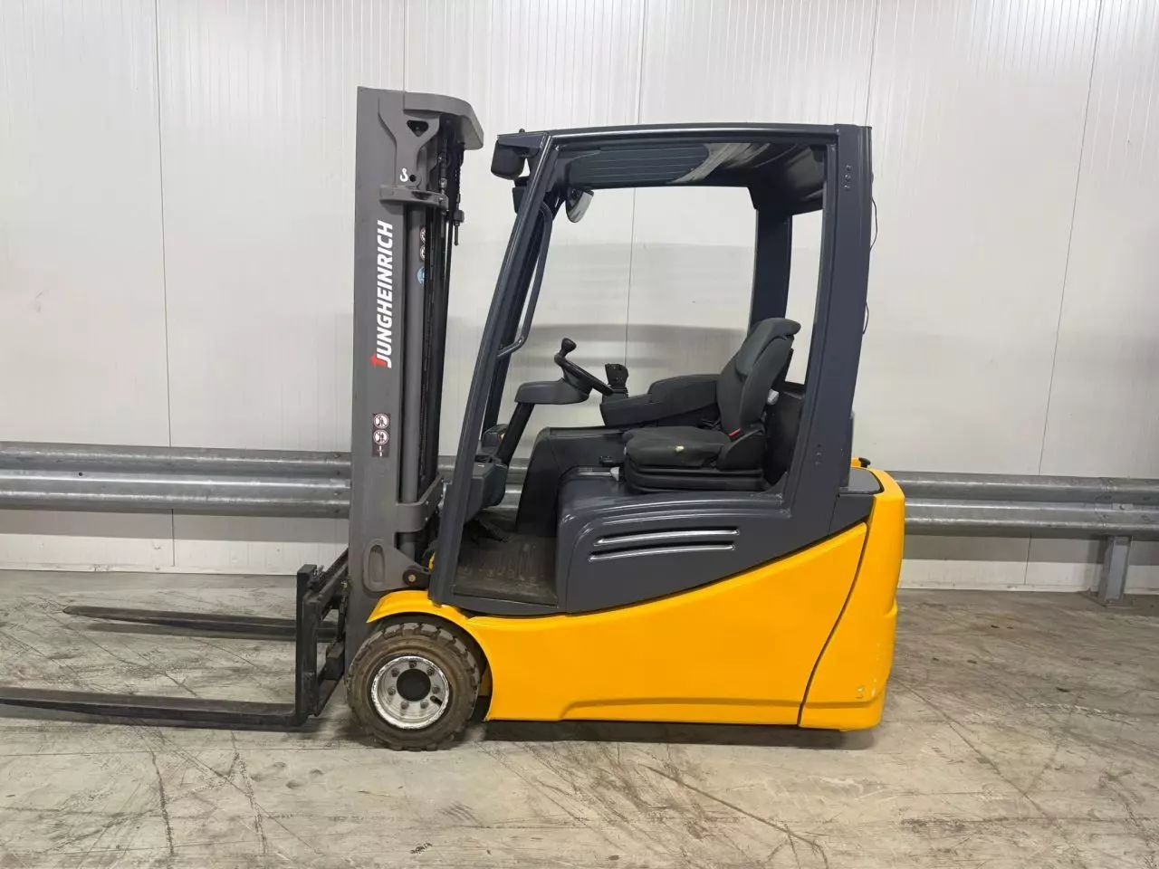 JUNGHEINRICH efg220 Carrello elevatore 9.350 €
