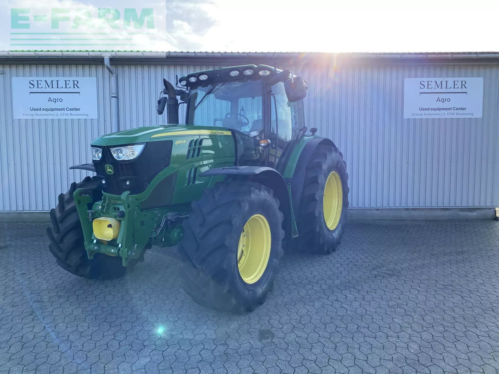 John Deere 6150 R Tractor €63,564
