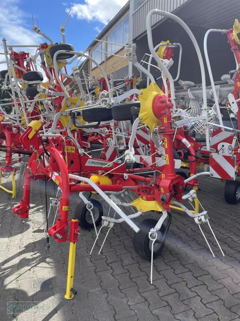 Pöttinger Hit 4.47 Karuzelowy przetrząsacz do siana 8200 €