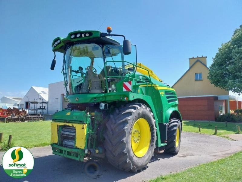 E-FARM: John Deere 8300 - Trinciatricia semovente - id EZP8INN - 140.000 € - Anno di costruzione: 2017 - Ore: 2.252,Francia