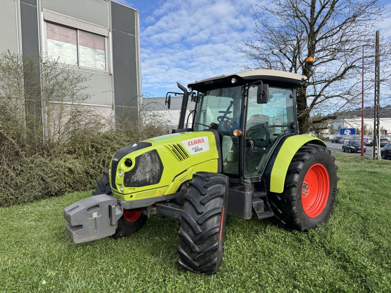 E-FARM: Claas Atos 340 - Tractor - id IDCSGZN - €39,990 - Year of construction: 2017 - Engine hours: 2,820,Engine power (HP): 97,France