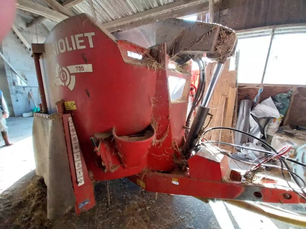 E-FARM: TRIOLIET gigant 700 - Mixer feeder - id FHUJIJ5 - Year of construction: 2006 - France