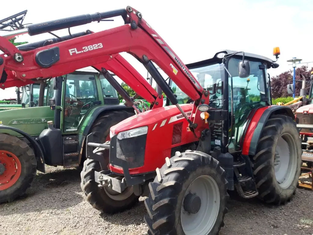E-FARM: Massey Ferguson 5710 - Tracteur - id 4BI6ILC - 39 500 € - Année: 2017 - Lecture du nombre d'heure: 4 000,Puissance du moteur (chevaux): 100,France