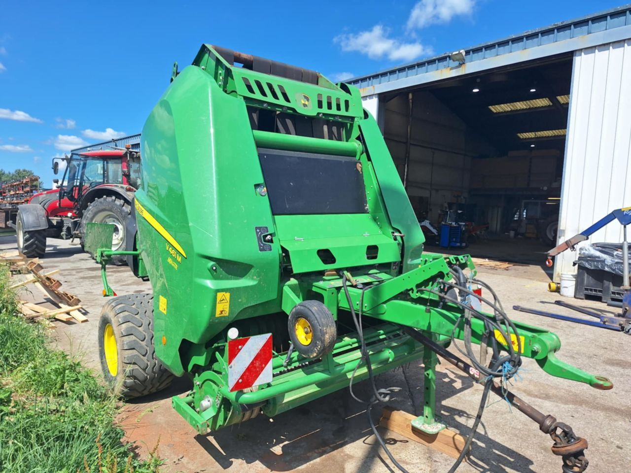 E-FARM: John Deere V461M - Presă de balotat - id WY6IA1S - 27.000 EUR - Anul: 2020 - Numărul total de baloți produși: 12.500,Franța