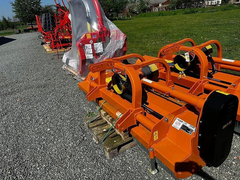 BERTI ekr/s 250 front und heckanbau Topper €6,600