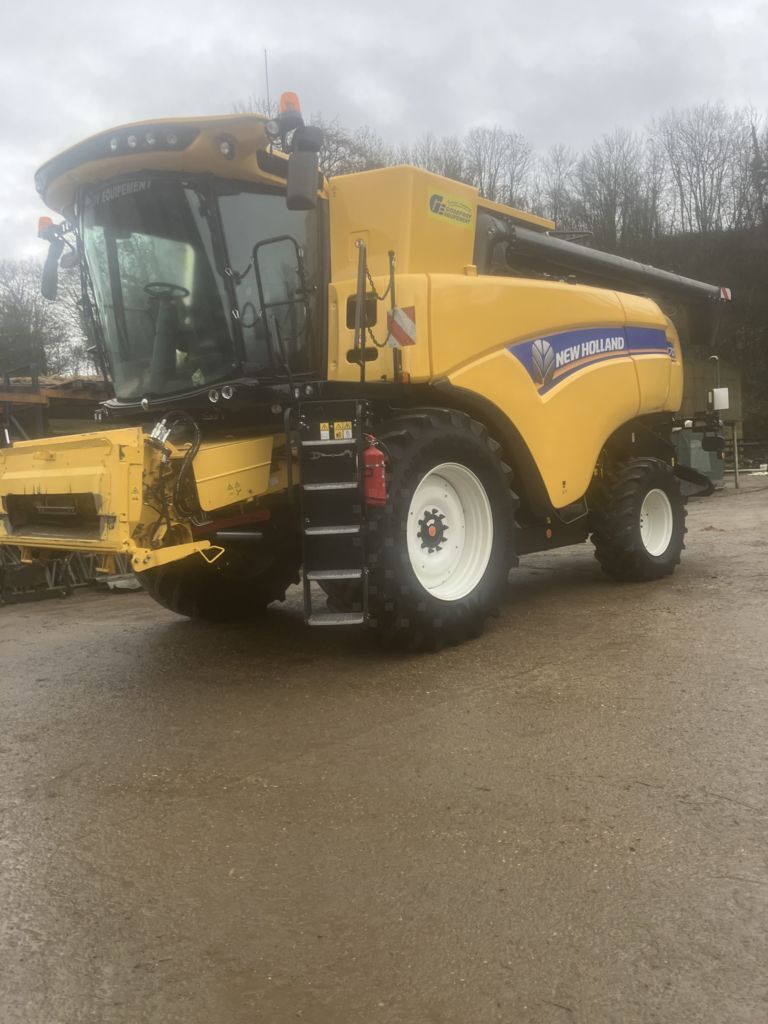 New Holland CX 8.70 Kombajn zbożowy 275 000 €