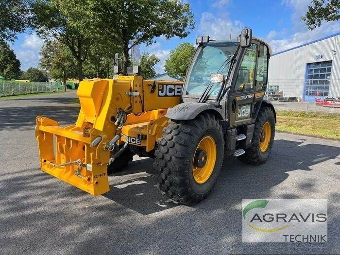 E-FARM: JCB 560-80 AGRI Xtra - Teleszkópos rakodó - id 2VDHW1I - 125 400 EUR - Gyártási év: 2023 - Üzemóra (motor): 145,Motor teljesítménye (LE): 148,Németország