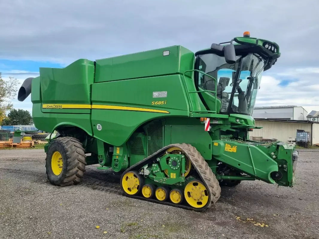 E-FARM: John Deere S 685 i - Combine harvester - id DPQU4BU - €145,000 - Year of construction: 2015 - Engine hours: 2,189,Engine power (HP): 579,Germany