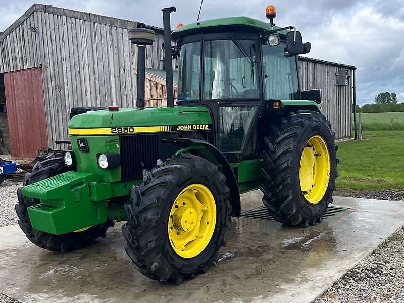 John Deere 2850 Tractor €18,473