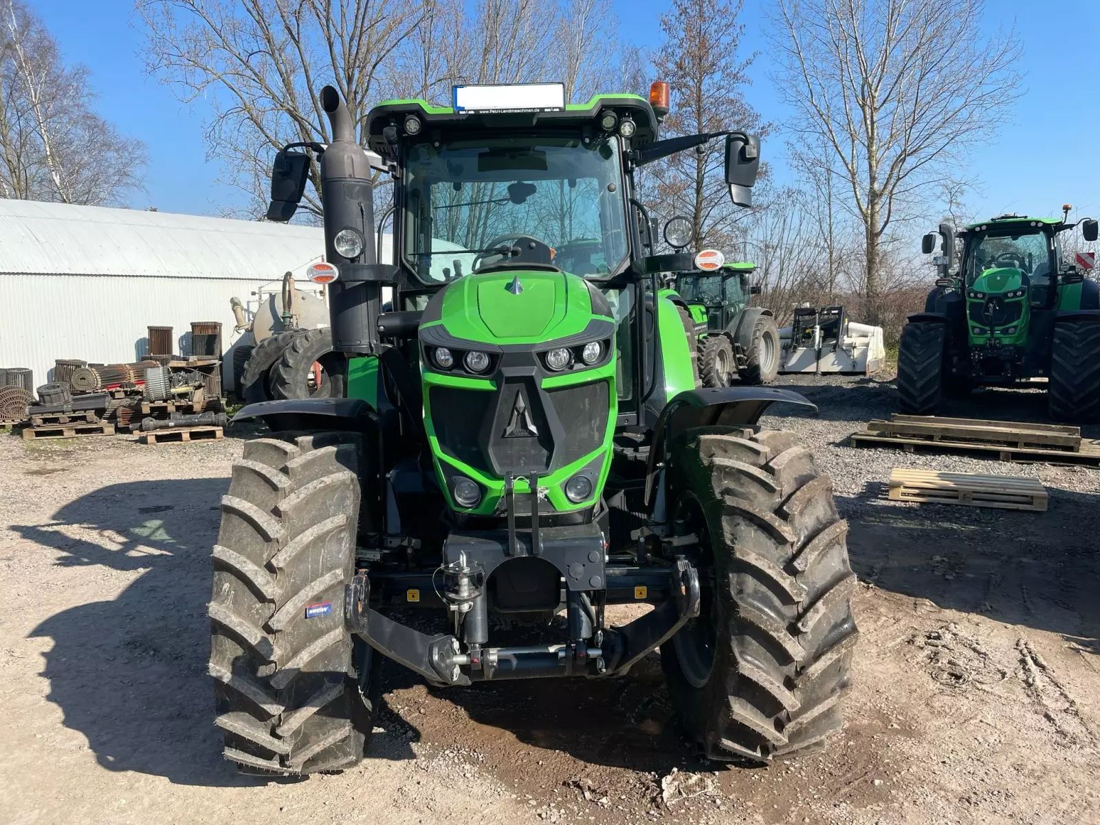 E-FARM: Deutz-Fahr 6125C - Traktor - id LQFGNS9 - 81.000 € - Baujahr: 2023 - Abgelesene Motorstunden: 583,Motorleistung (PS): 125,Deutschland