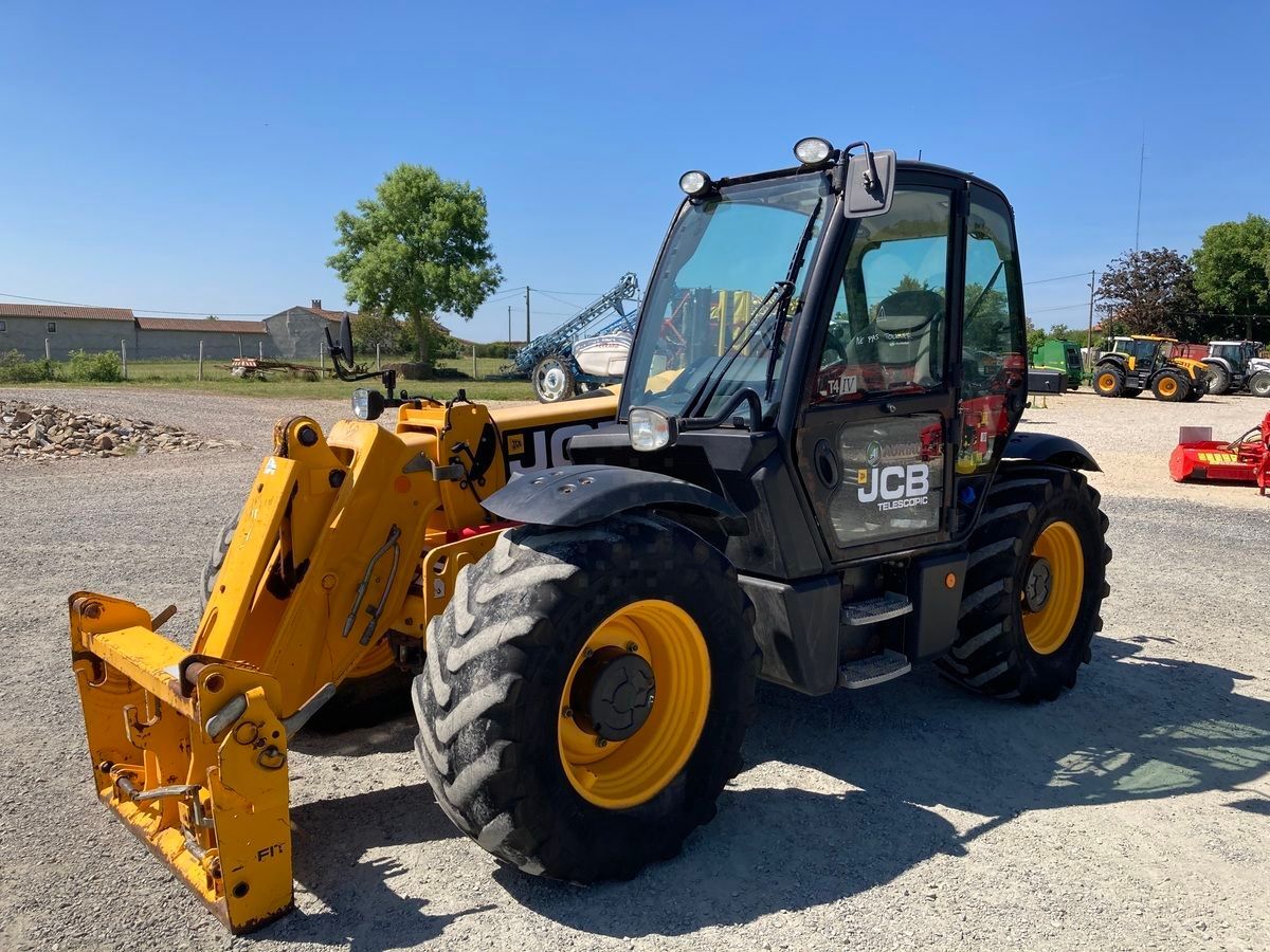 E-FARM: JCB 531-70 AGRI Super - Chargeur télescopique  - id UVUNNLM - 32 000 € - Année: 2014 - Lecture du nombre d'heure: 6 985,Puissance du moteur (chevaux): 125,France