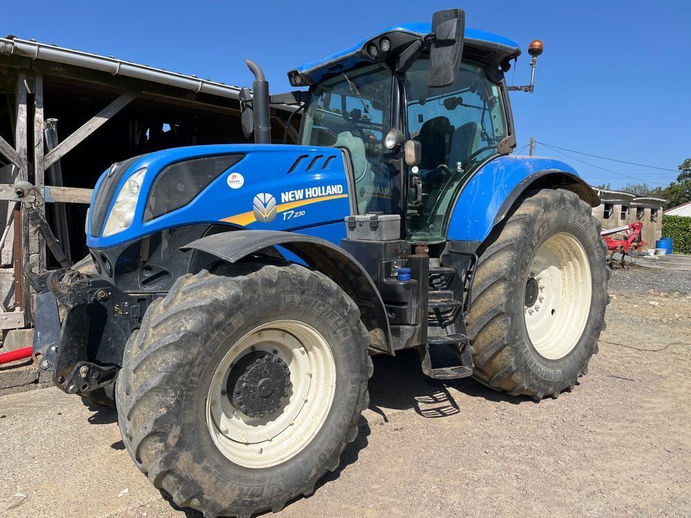 E-FARM: New Holland T7.230 - Tractor - id PGUD9D7 - €67,000 - Year of construction: 2018 - Engine hours: 4,200,Engine power (HP): 180,France