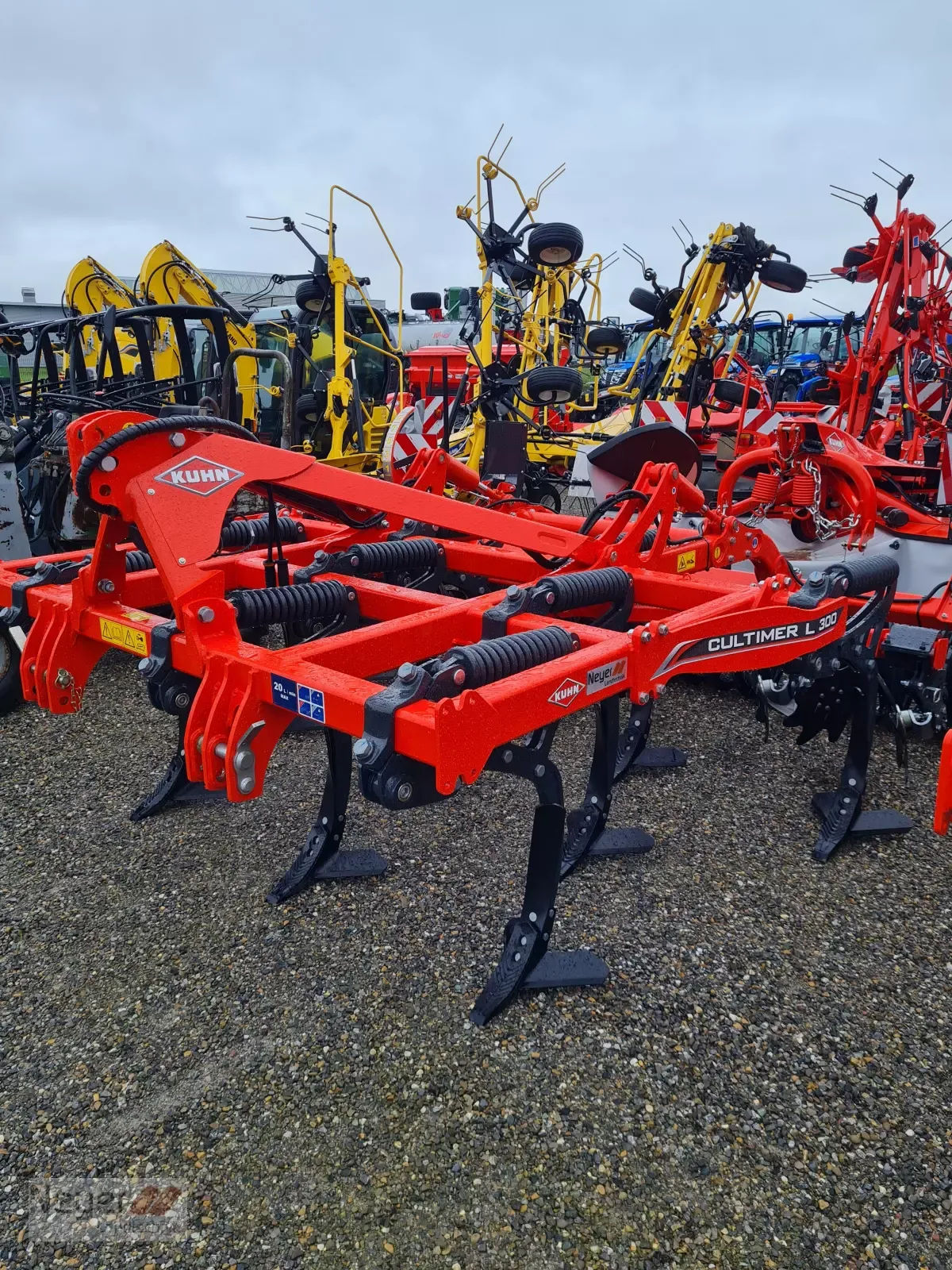 E-FARM: Kuhn Cultimer 300 - Cultivator - id HFA7KPF - 16.900 EUR - Anul: 2023 - Germania