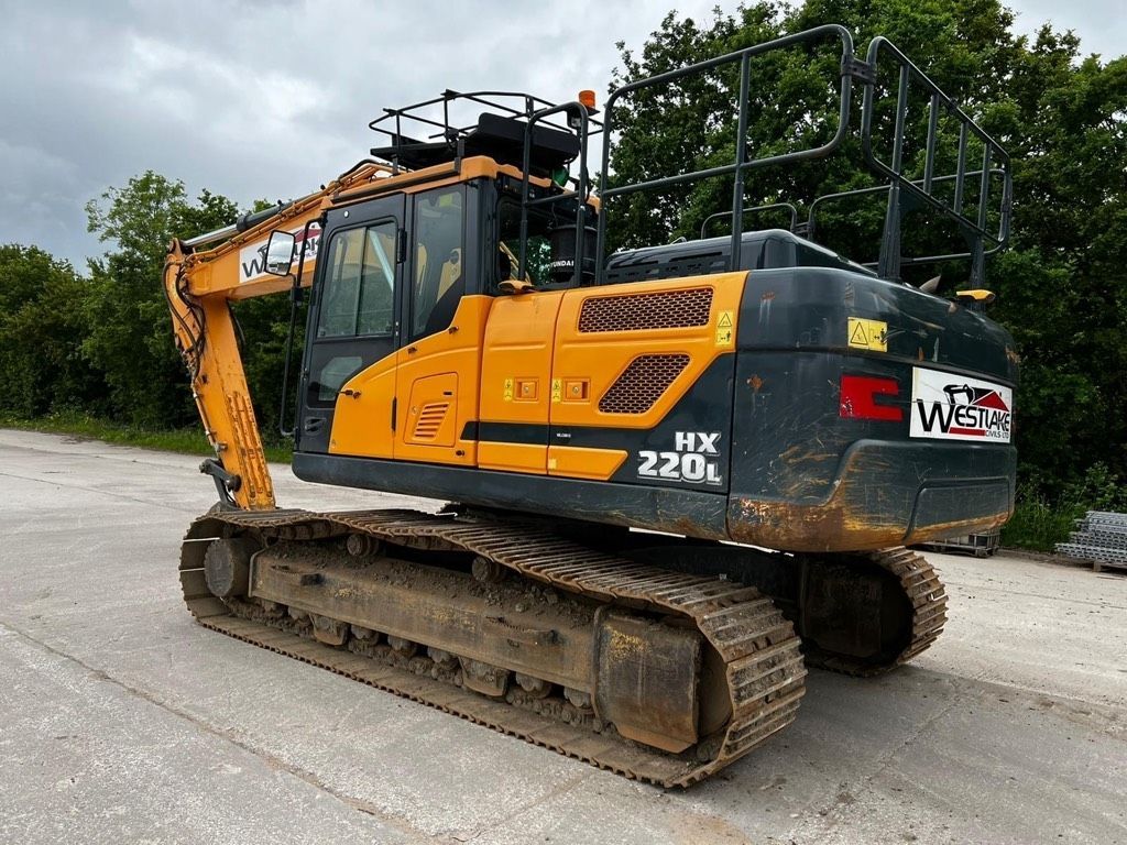 HYUNDAI hx 220 l Crawler excavator €60,109